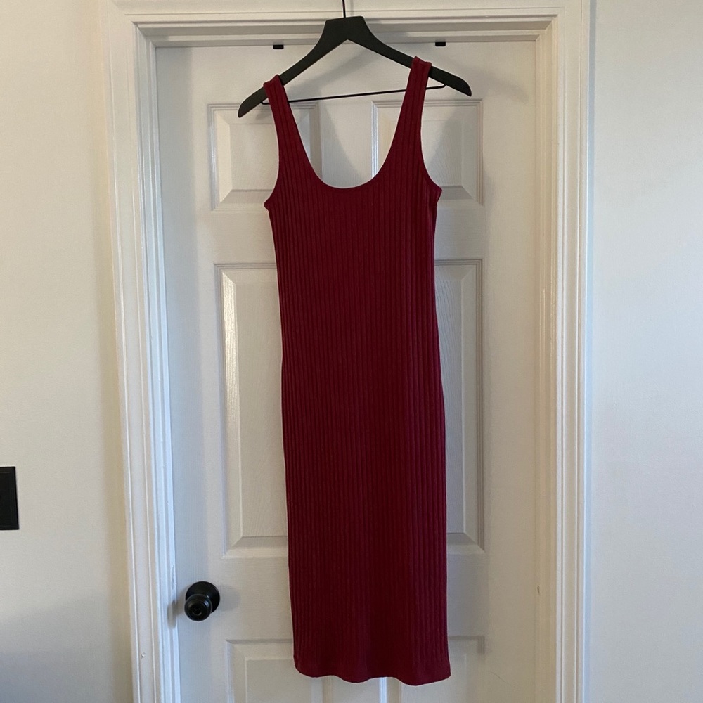 Maroon ribbed maxi dress